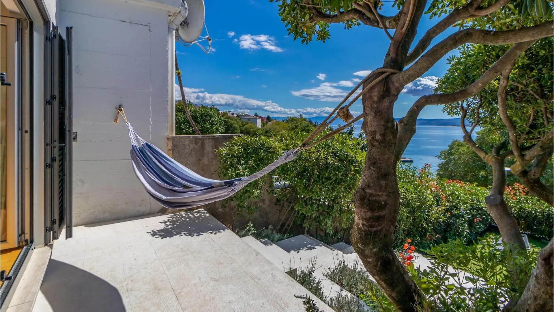 2 Bedroom Nice Apartment In Crikvenica