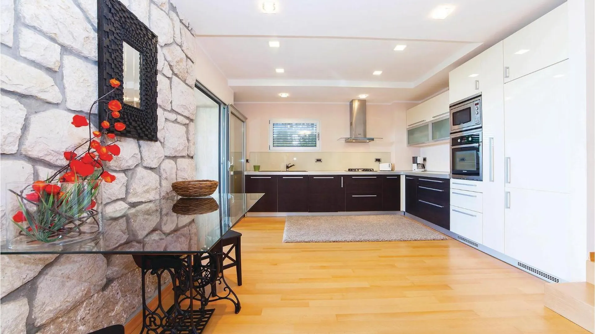 2 Bedroom Nice Apartment In Crikvenica 0*,