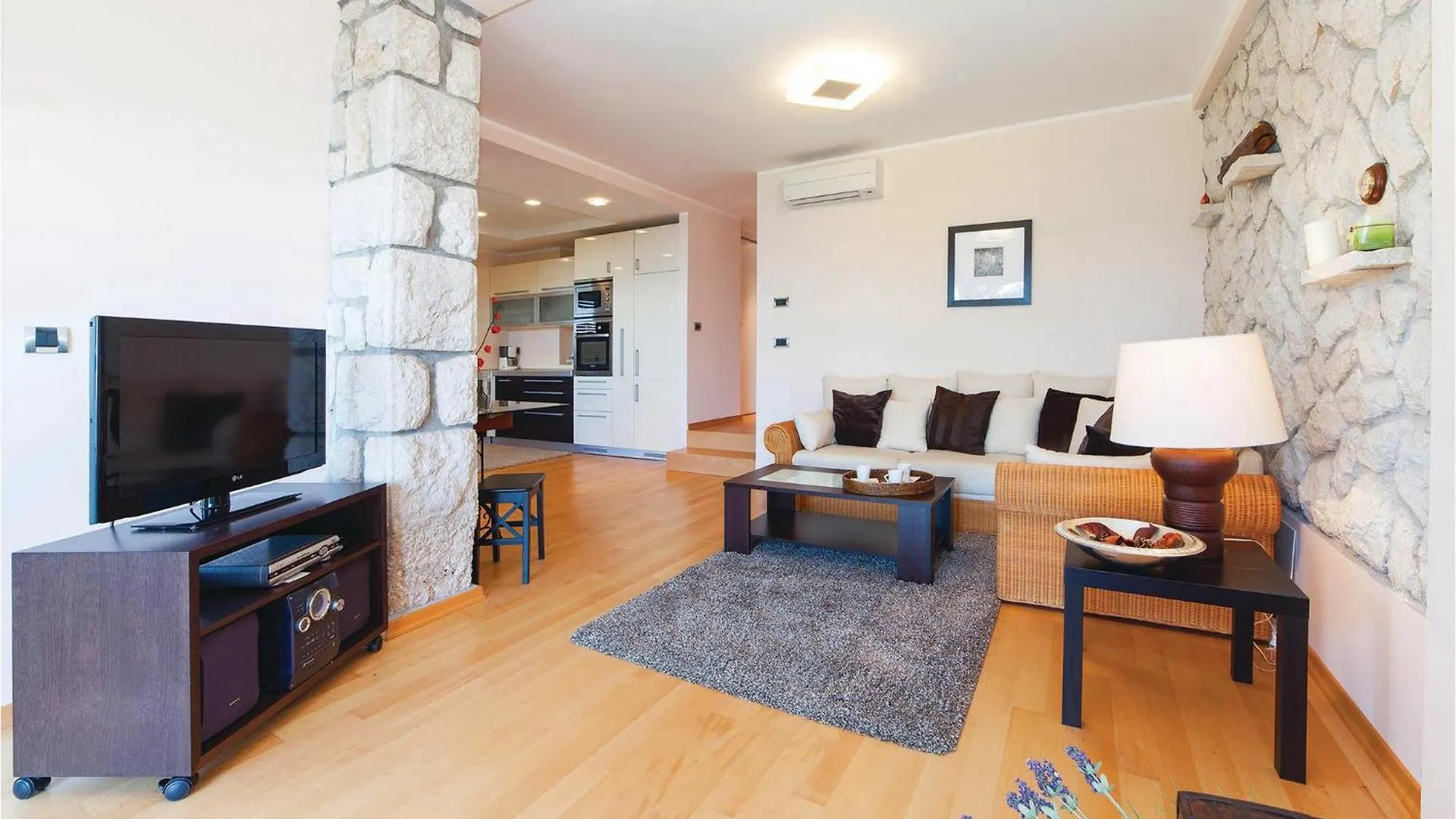 2 Bedroom Nice Apartment In Crikvenica